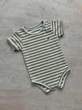 Body Risueño Verde Oliva Rayas Bebe